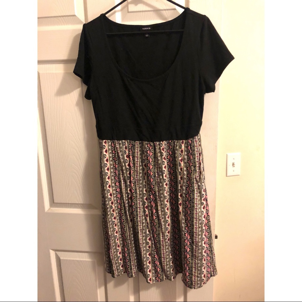 Torrid black and multicolored short sleeve dress